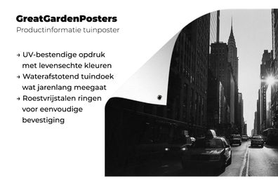 Gartenposter - 90x60 cm - Eine ruhige Straße in New York in schwarz und weiß