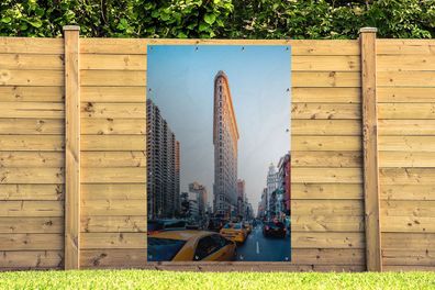 Gartenposter - 120x180 cm - Starker Verkehr rund um das Flatiron Building
