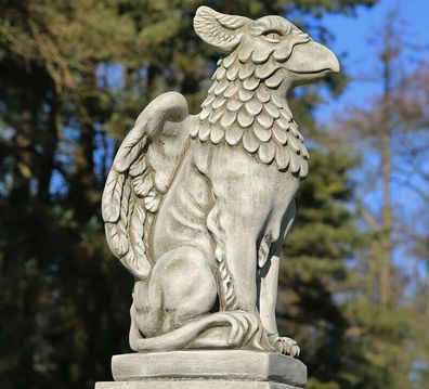 Steinfigur Feathered Griffin 56cm grau Englischer Steinguss gefiederter Greif