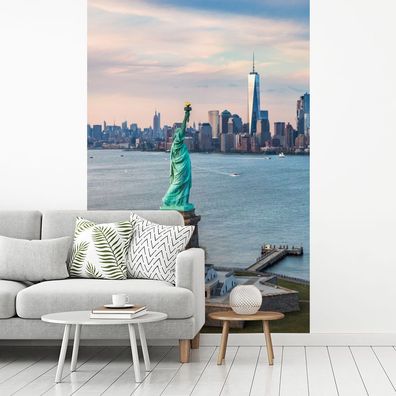 Fototapete - 170x260 cm - Freiheitsstatue mit der Skyline von New York