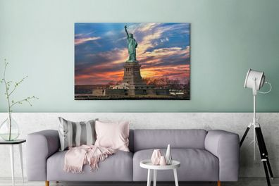 Leinwandbilder - 140x90 cm - Freiheitsstatue in New York bei Sonnenuntergang