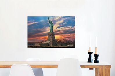 Leinwandbilder - 60x40 cm - Freiheitsstatue in New York bei Sonnenuntergang