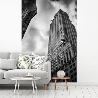 Fototapete - 145x220 cm - Chrysler Building in New York von unten in schwarz-weiß auf