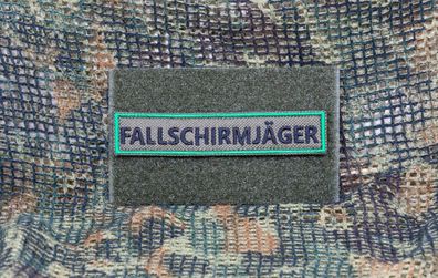 Klettpatch "Fallschirmjäger" mit Rahmen in Waffenfarbe