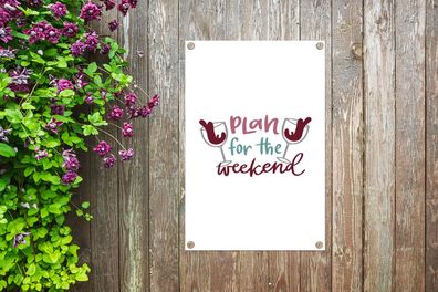 Gartenposter - 60x90 cm - Weinzitat "Plan für das Wochenende" mit Weingläsern