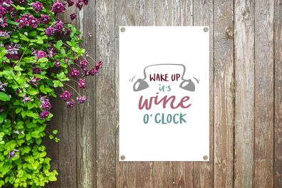 Gartenposter - 40x60 cm - Wein-Zitat "Wake up it's wine o'clock" (Gr. 40x60 cm)