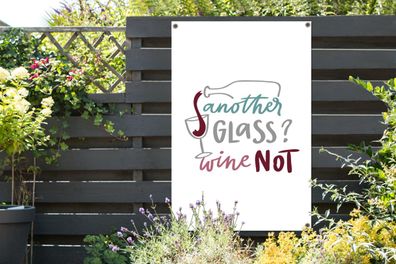 Gartenposter - 80x120 cm - Weinzitat "Noch ein Glas? Wein nicht" mit Weinglas