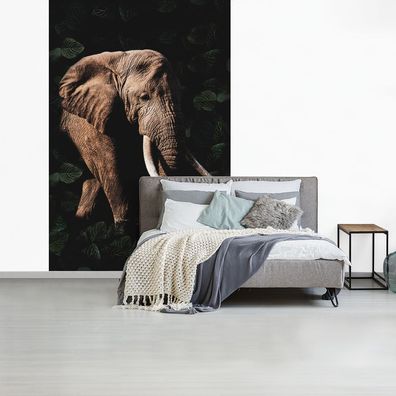 Fototapete - 145x220 cm - Elefant - Dschungel - Schwarz (Gr. 145x220 cm)