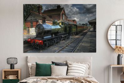 Leinwandbilder - 150x100 cm - Eine Dampflokomotive in einem malerischen Dorf