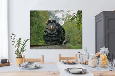 Leinwandbilder - 120x90 cm - Eine Dampflokomotive in einer grünen Umgebung