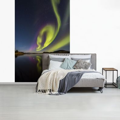 Fototapete - 155x240 cm - Aurora - Schweden - Lila (Gr. 155x240 cm)