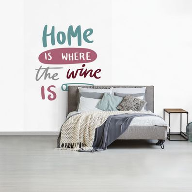 Fototapete - 155x240 cm - Weinzitat "Home is where the wine is" mit Korkenzieher
