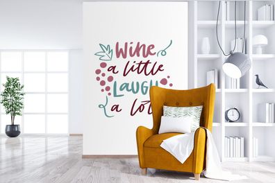 Fototapete - 180x280 cm - Weinzitat "Wein ein wenig lachen viel" (Gr. 180x280 cm)