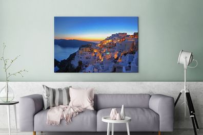 Leinwandbilder - 140x90 cm - Oia Santorini mit farbenprächtigem Sonnenuntergang in Gr