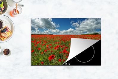 Herdabdeckplatte - 78x52 cm - Weiße Wolken über einem Feld von Mohnblumen