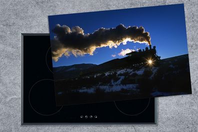 Herdabdeckplatte - 78x52 cm - Eine Dampflokomotive bei strahlend blauem Himmel