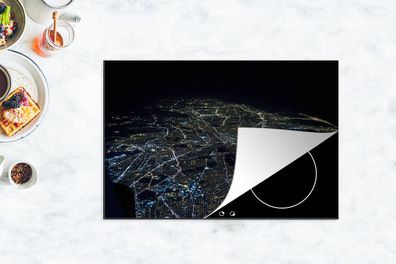 Herdabdeckplatte - 78x52 cm - Eine Luftaufnahme einer Stadt bei Nacht
