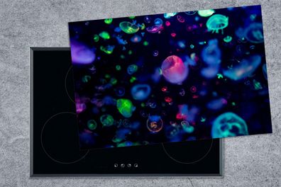 Herdabdeckplatte - 78x52 cm - Quallen im Neonlicht eines Aquariums