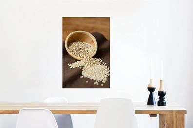 Leinwandbilder - 40x60 cm - Quinoa in einer Holzschale auf einem dunklen Tischtuch
