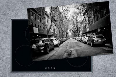 Herdabdeckplatte - 80x52 cm - Geparkte Autos in New York - schwarz und weiß
