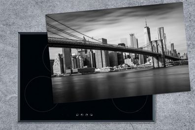 Herdabdeckplatte - 80x52 cm - Brooklyn Bridge und die New Yorker Skyline in schwarz-w