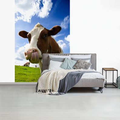 Fototapete - 180x280 cm - Kuh - Bauernhof - Gras (Gr. 180x280 cm)