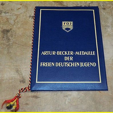 A5 gefütterte Urkundenmappe Artur Becker Medaille der FDJ in gold super Zustand