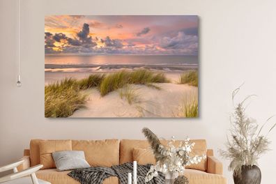 Leinwandbilder - 150x100 cm - Feuriger Sonnenuntergang über dem Strand von Nes auf Am