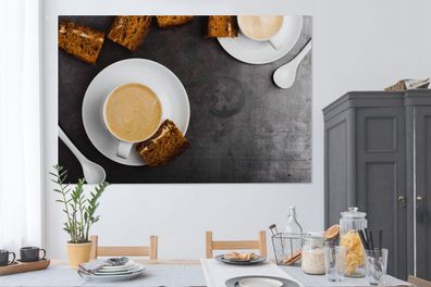 Leinwandbilder - 150x100 cm - Zwei Tassen frischer Cappuccino mit einem Stück Karotte