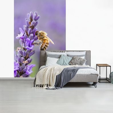 Fototapete - 145x220 cm - Biene auf Lavendel (Gr. 145x220 cm)
