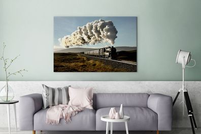 Leinwandbilder - 140x90 cm - Eine Dampflokomotive fährt durch eine zerklüftete Landsc