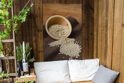 Gartenposter - 80x120 cm - Quinoa in einer Holzschale auf einem dunklen Tischtuch