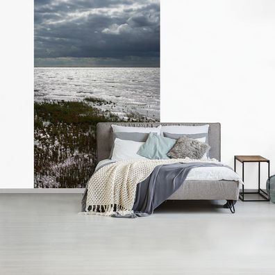 Fototapete - 170x260 cm - Die Wattenküste bei Ameland an einem stürmischen Tag