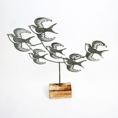 Dekoaufsteller Metallfigur rustikal Vogelschwarm auf Holzfuß H 34 x B 33.5 cm