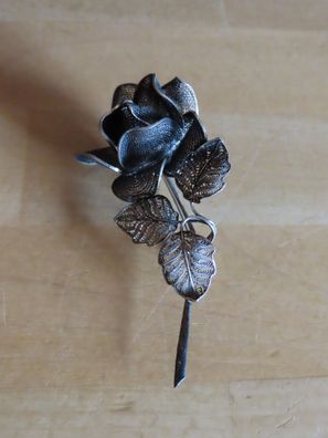 Brosche versilbert 90 Rose filigran ca. 8 cm groß (angelaufen)