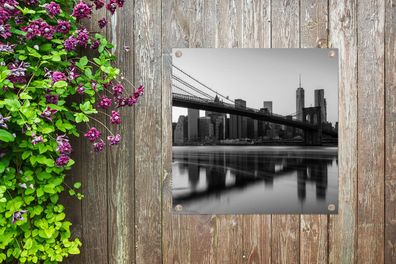 Gartenposter - 100x100 cm - Manhattan vom Wasser aus - schwarz und weiß