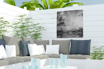 Gartenposter - 50x50 cm - Sonnenstrahlen in New York - schwarz und weiß