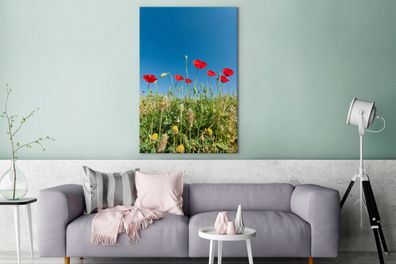 Leinwandbilder - 90x140 cm - Rote Mohnblumen unter einem strahlend blauen Himmel in d
