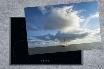 Herdabdeckplatte - 80x52 cm - Ein Segelboot auf dem Wasser bei Ameland