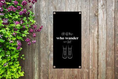 Gartenposter - 30x60 cm - Sprichwörter - Zitate - Nicht alle, die wandern, sind verlo