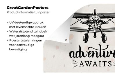 Gartenposter - 90x60 cm - Sprichwörter - Zitate - Das Abenteuer wartet - Flugzeug