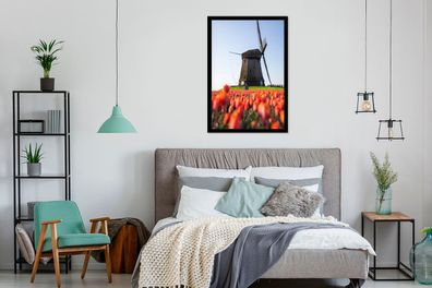 Poster - 60x90 cm - Eine Mühle mit Tulpen (Gr. 60x90 cm)
