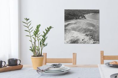 Leinwandbilder - 50x50 cm - Strand in Costa Rica mit Wasser auf zwei Seiten in schwar
