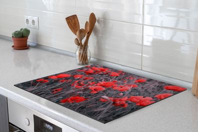 Herdabdeckplatte - 75x52 cm - Rote Mohnblumen in einem Schwarz-Weiß-Bild