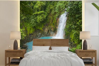 Fototapete - 240x240 cm - Türkisfarbener Wasserfall im Regenwald von Costa Rica