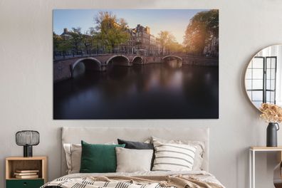 Leinwandbilder - 150x100 cm - Ein Sonnenuntergang über der Keizersgracht in Amsterdam
