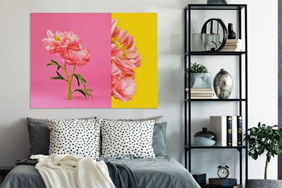 Leinwandbilder - 120x90 cm - Rosa Pfingstrosen mit einem rosa und gelben Hintergrund