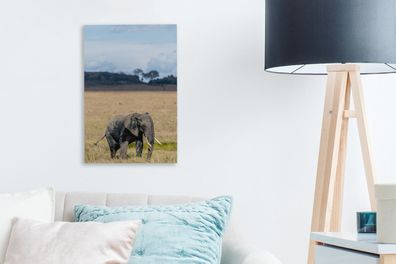 Leinwandbilder - 20x30 cm - Schlammiges Elefantenbaby in der Serengeti (Gr. 20x30 cm)