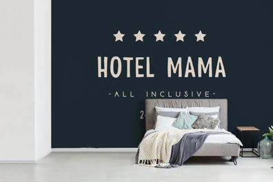 Fototapete - 450x300 cm - Hotel mama all inclusive 24/7 geöffnet - Mama - Zitate - Sp