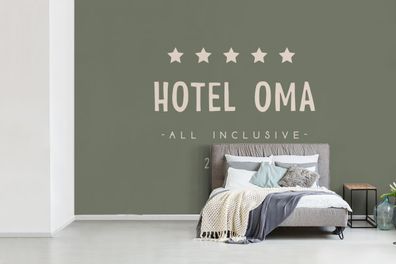 Fototapete - 450x300 cm - Hotel Oma all inclusive 24/7 geöffnet - Zitate - Oma - Spri